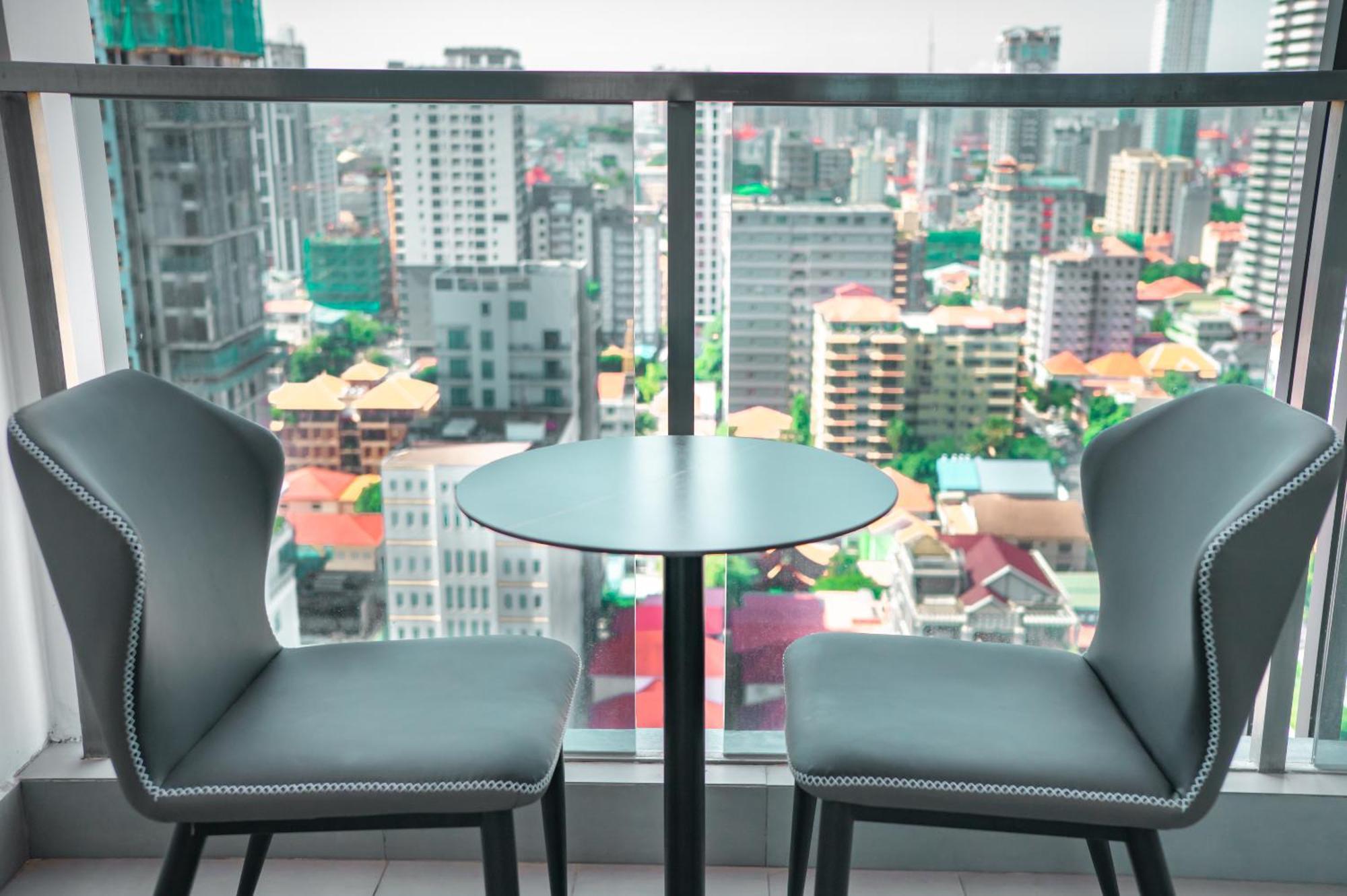 Hotel Serviced Apartments Top One Infinity Pool With View Of 360 Degree Phnompenh Exteriér fotografie